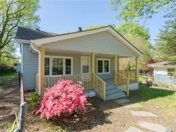 2015 Opal Dr, Greensboro, NC 27403