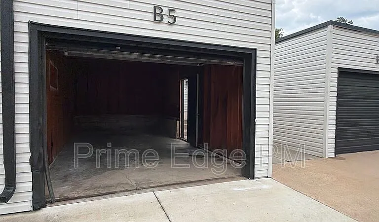 6235 Holdrege St #B-5 — Photo 5