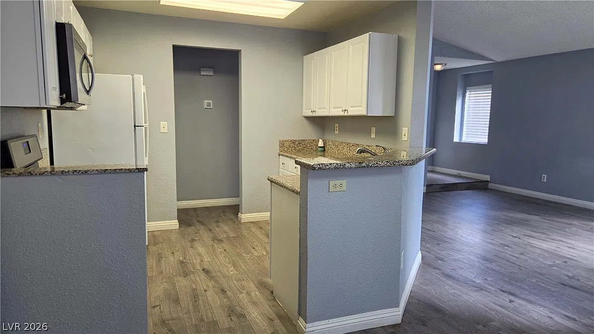3 bed, 2.0 bath, 1205 sqft, $1,756 — Photo 4
