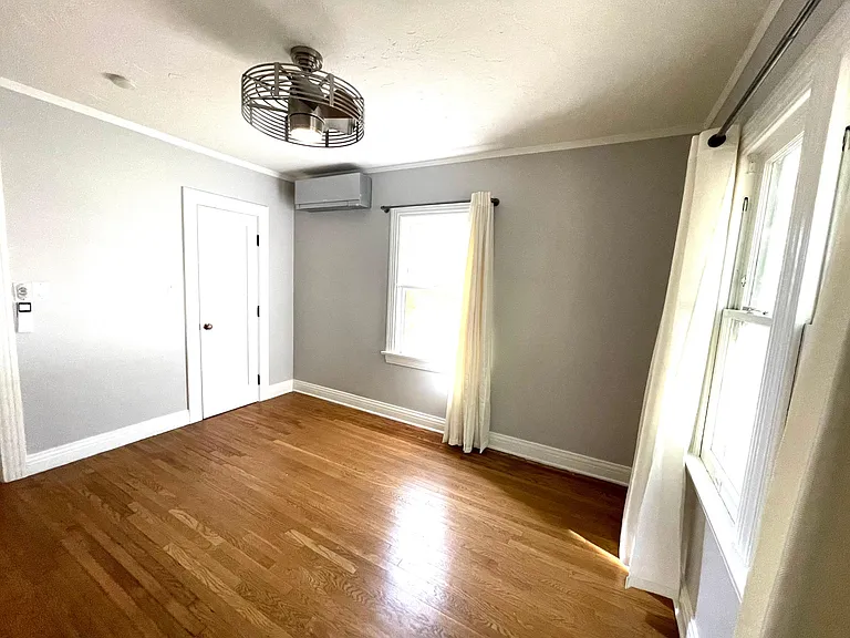 1016 E 36th St — Photo 22