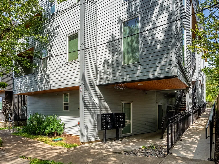 4620 N Maryland Ave #B103 — Photo 10