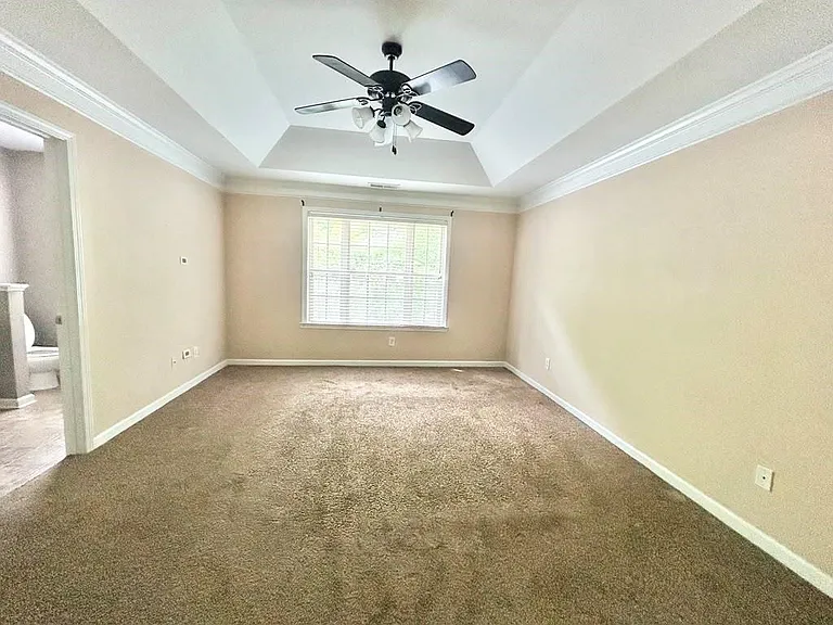 64 Creighton Ln — Photo 9