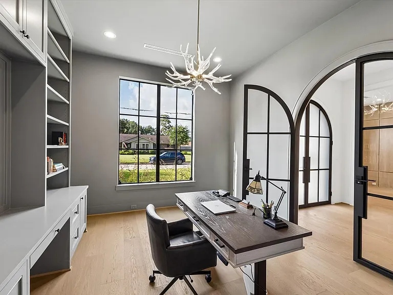6911 Hartland Ave — Photo 3