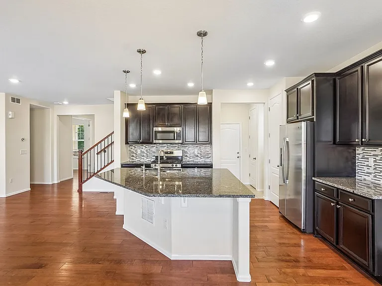 15017 Chicago St — Photo 16