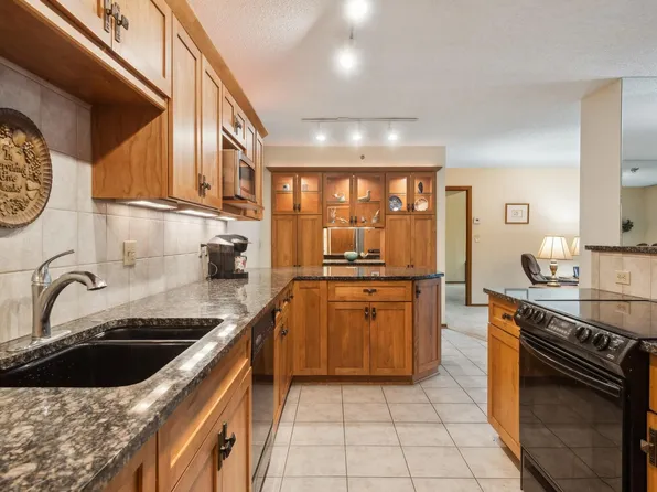 1225 Lasalle Ave APT 403, Minneapolis, MN 55403