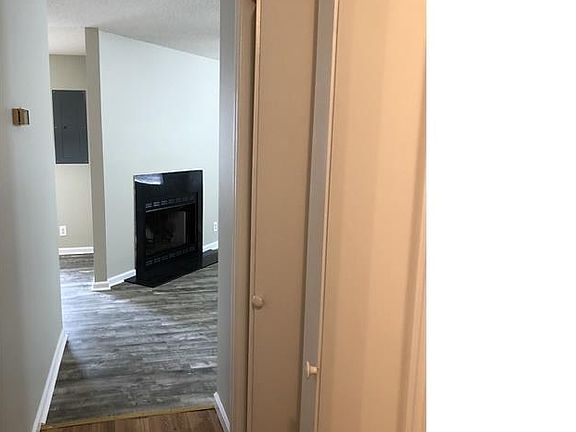 5th image of 640 Maplewood Dr