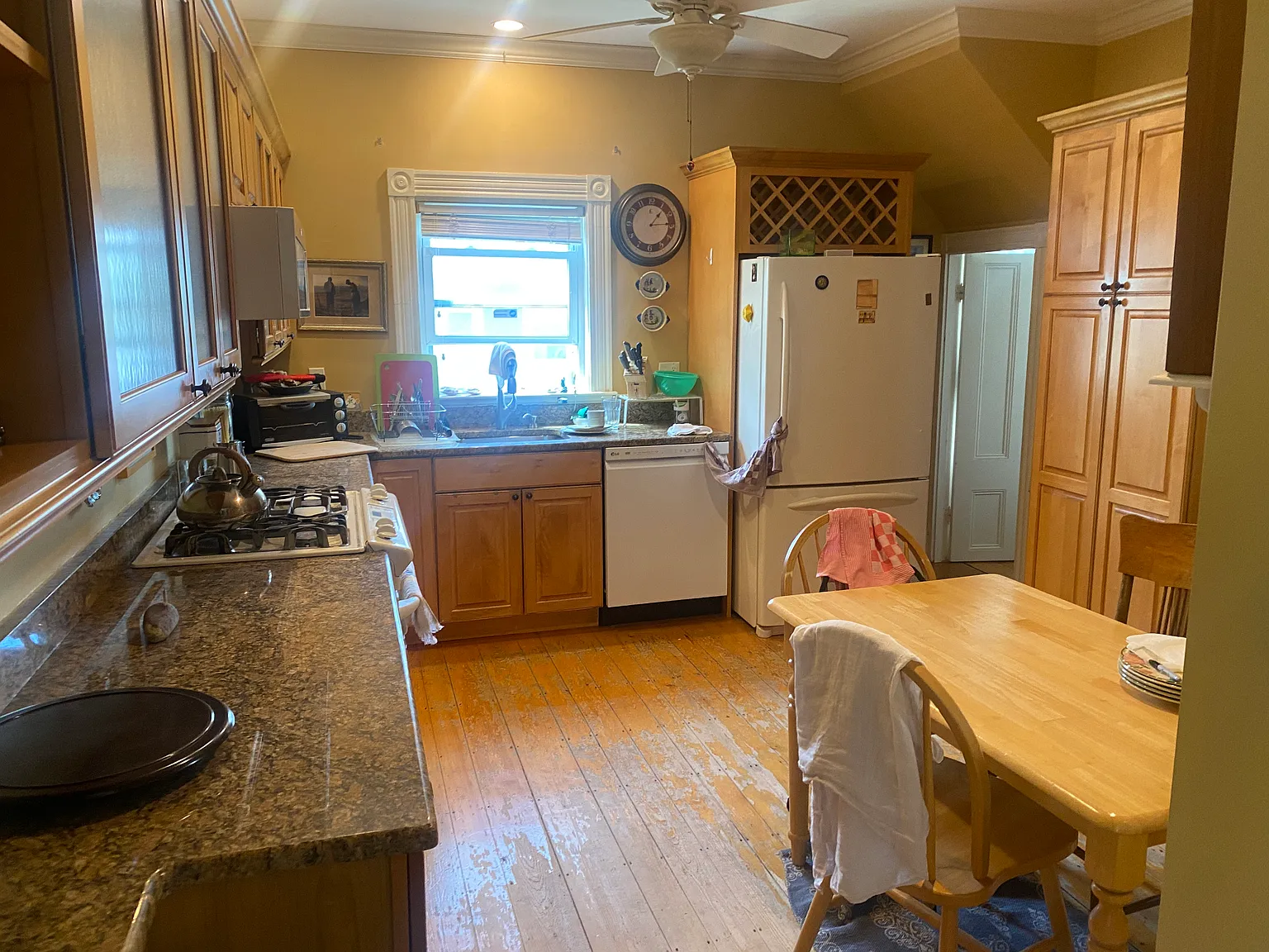 2 bed, 1.0 bath, $3,200 — Photo 2