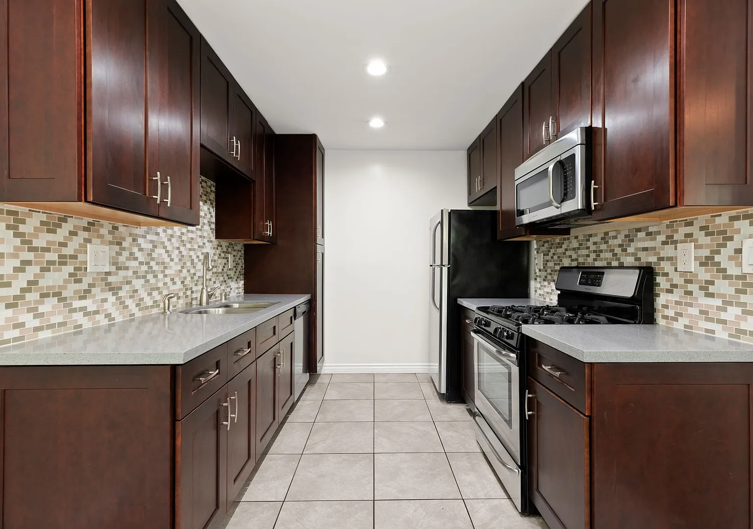 Huge Three Bedroom Available in West Hollywood — Photo 2