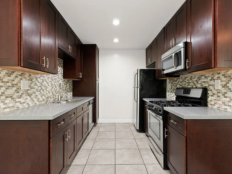 Huge Three Bedroom Available in West Hollywood — Photo 2