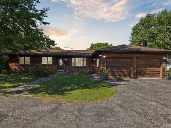 990 E Temperance Rd, Temperance, MI 48182