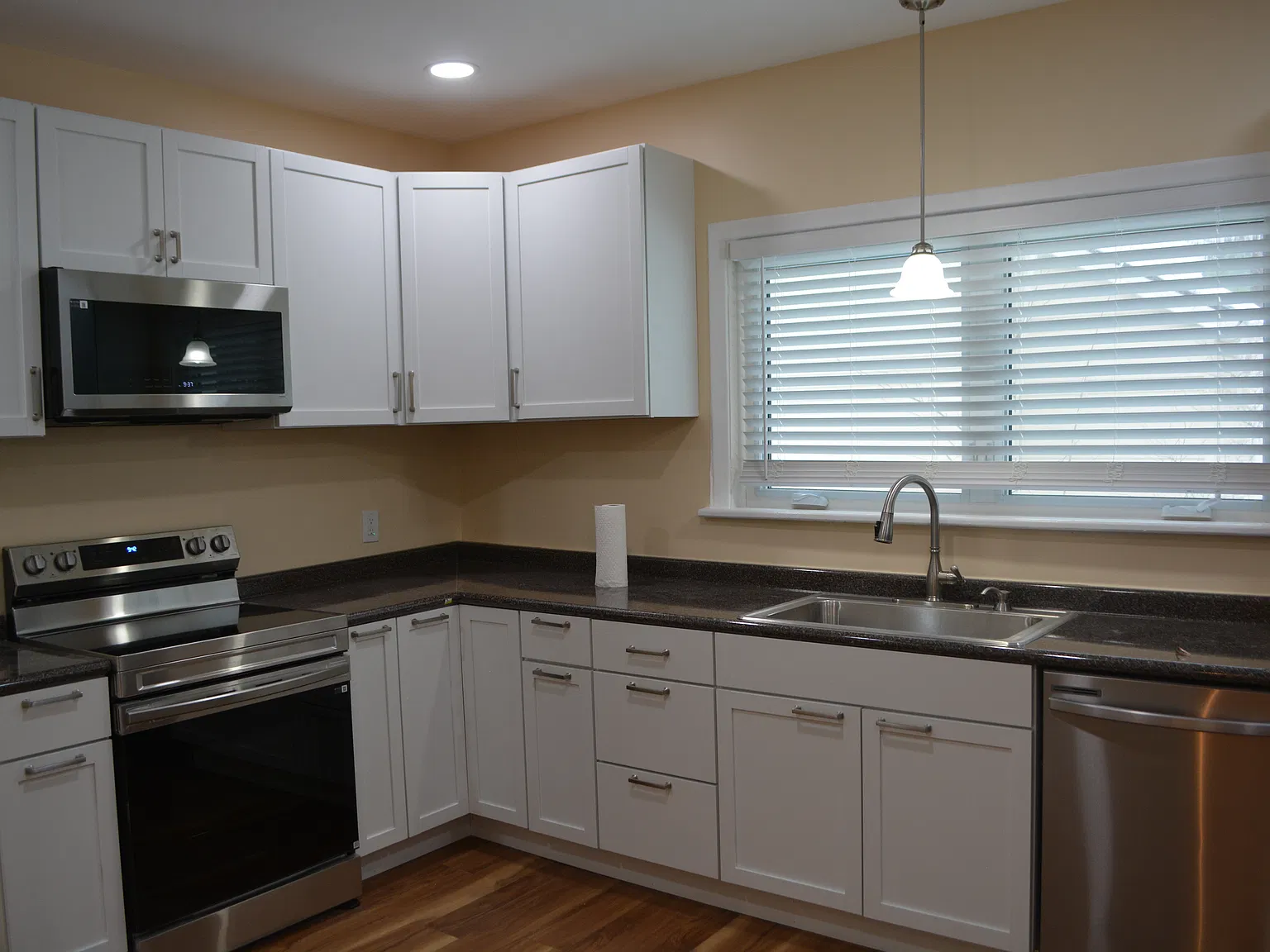 3 bed, 1872 sqft, $2,100 — Photo 4