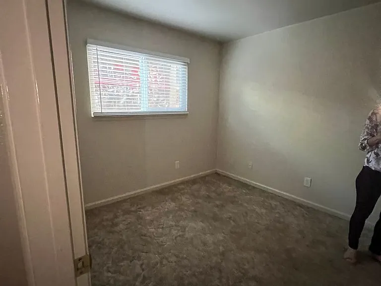 1143 W 1st St — Photo 34