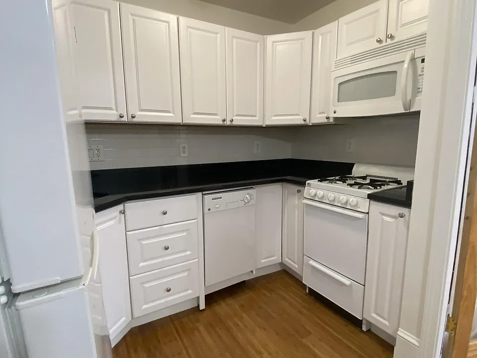 64 Hemenway St #17