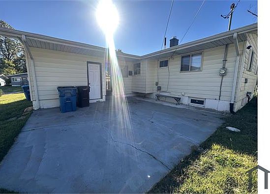2nd image of 805 Campion Ln