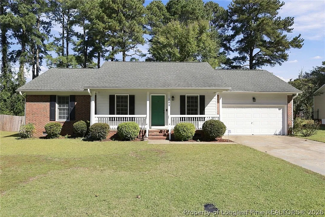 3 bed, 2.0 bath, 1296 sqft, $1,800 — Photo 1