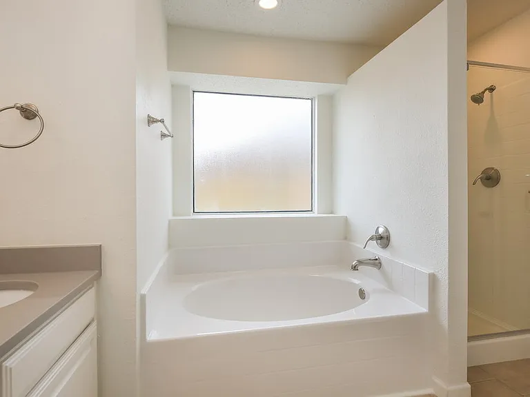 657 Edgewood Dr — Photo 11