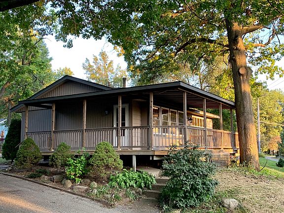 Front / Driveway