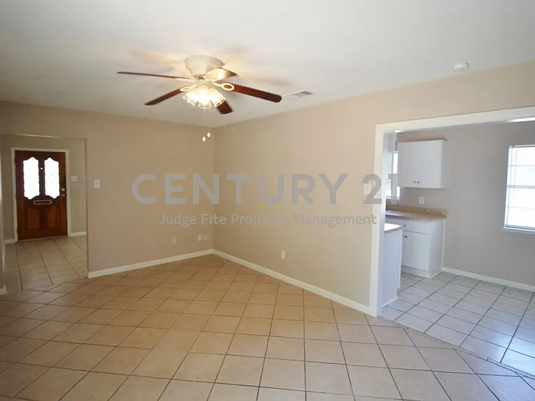 821 Rea Ave — Photo 8