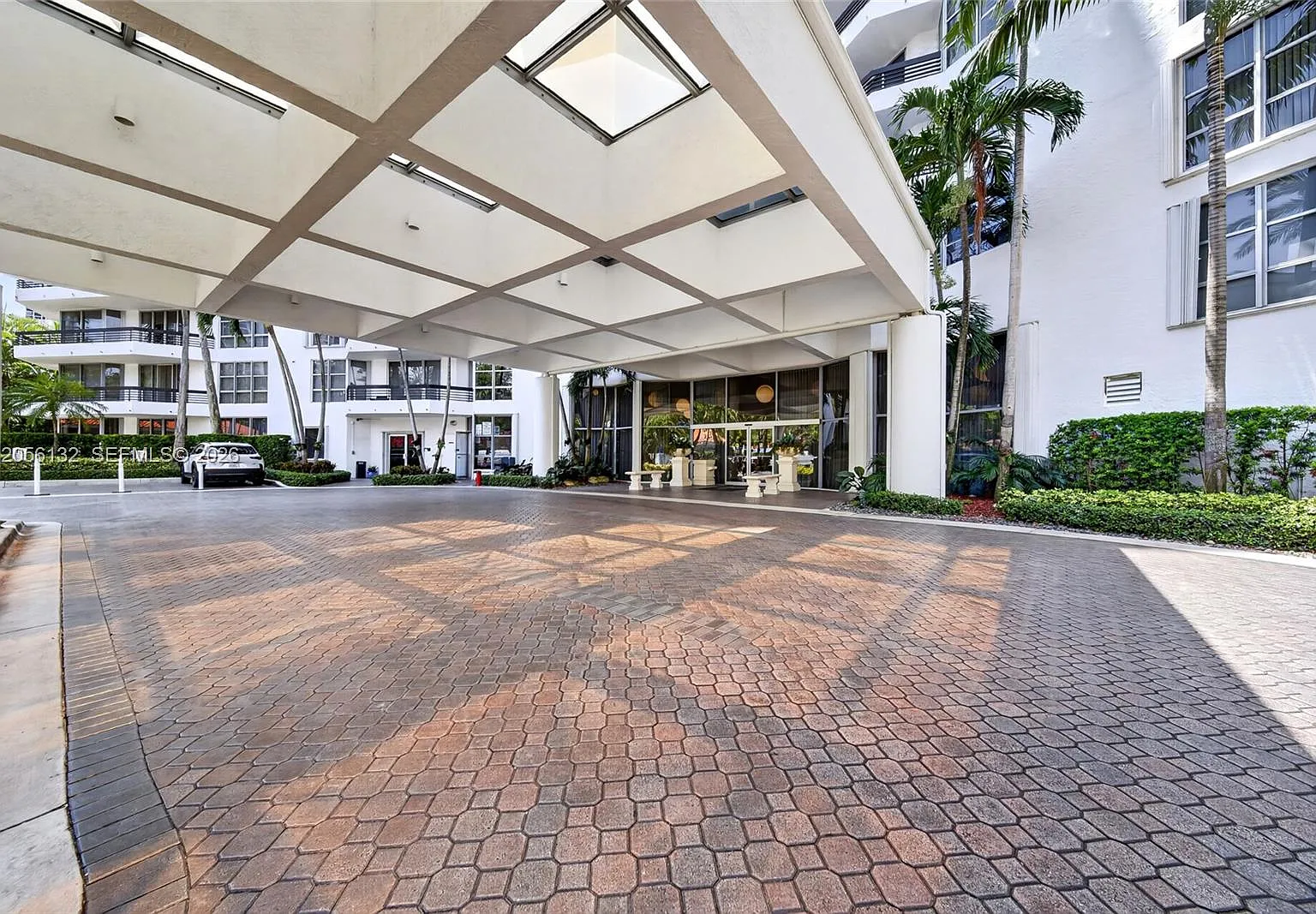 Mystic Pointe Condo No On — Photo 2