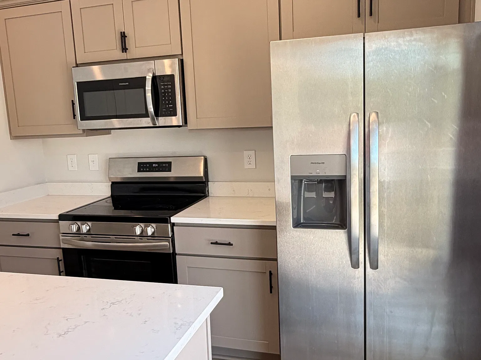3 bed, 1148 sqft, $2,100 — Photo 2