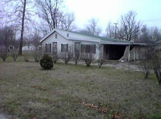 319 E Crescent St, Aurora, MO 65605