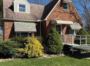 5857 W 54th St, Parma, OH 44129