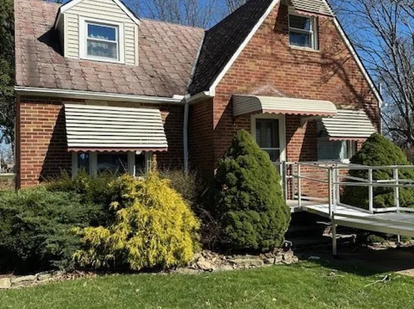 5857 W 54th St, Parma, OH 44129