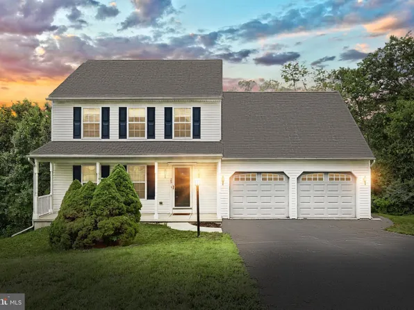 25 Westminster Ct, Mount Wolf, PA 17347