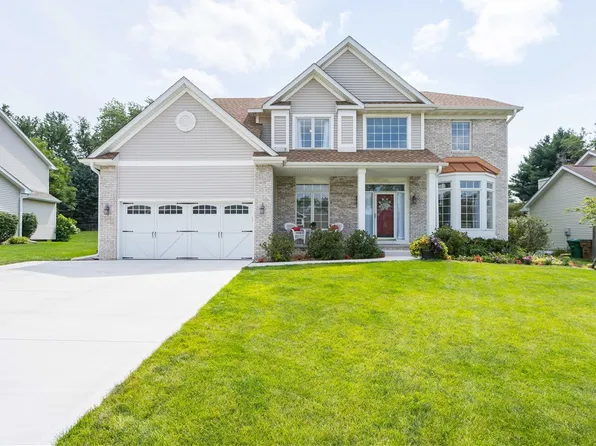 8416 Barnham Dr, Johnston, IA 50131
