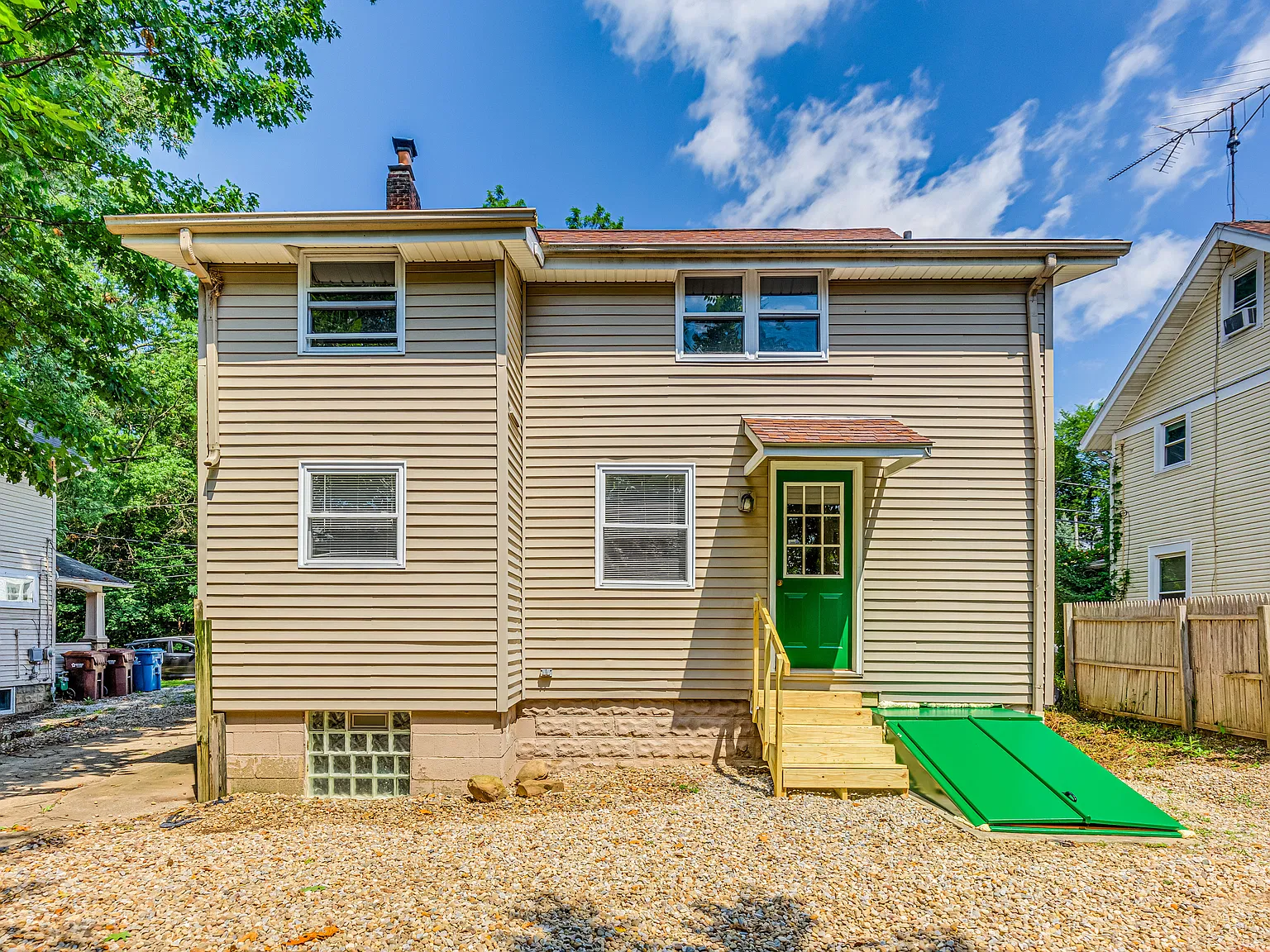 6 bed, 1786 sqft, $3,000 — Photo 2