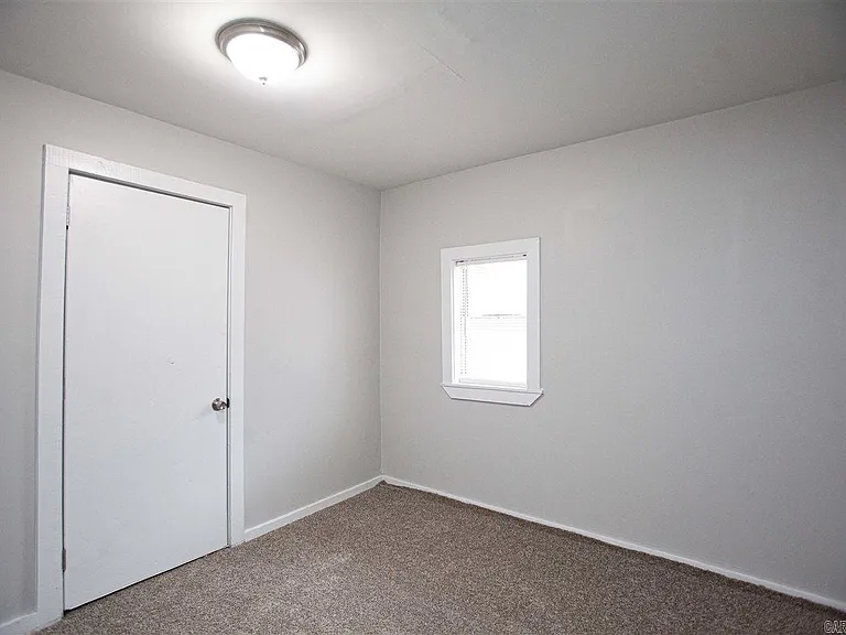 2421 S Oak St — Photo 9