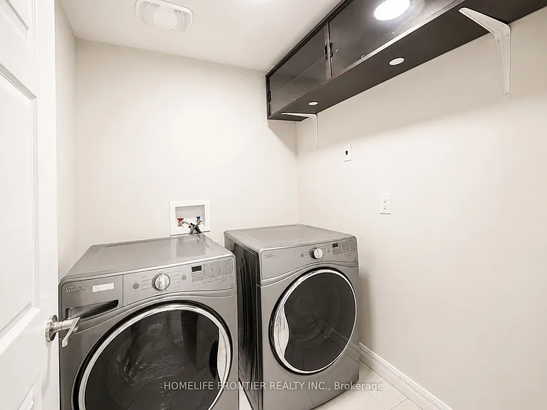 885 Farmstead Dr #UPPER — Photo 26