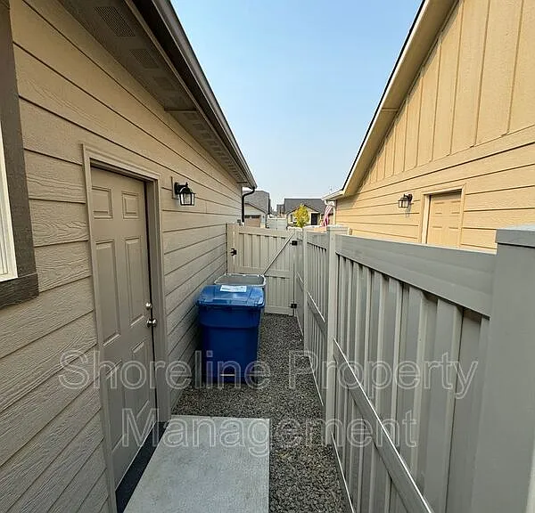 511 Diamond Lake St — Photo 26
