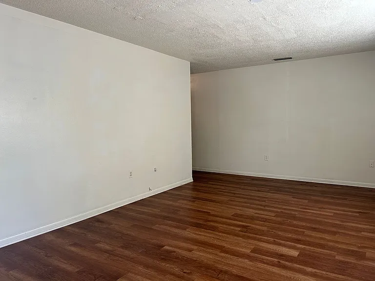 1110 N Brunnell Pkwy — Photo 2