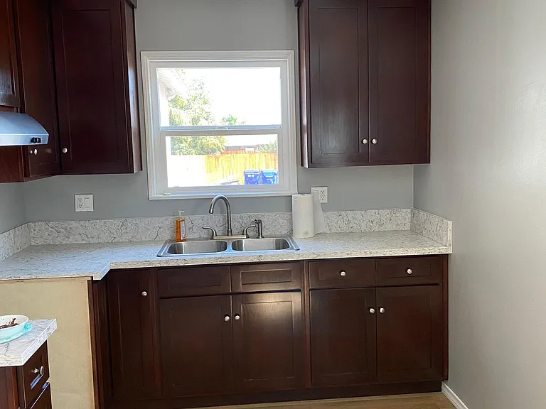 150 S Lotus Ave — Photo 12