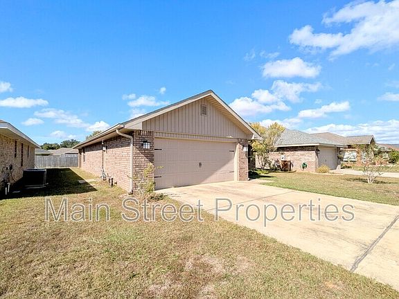 3rd image of 4411 Fiske St