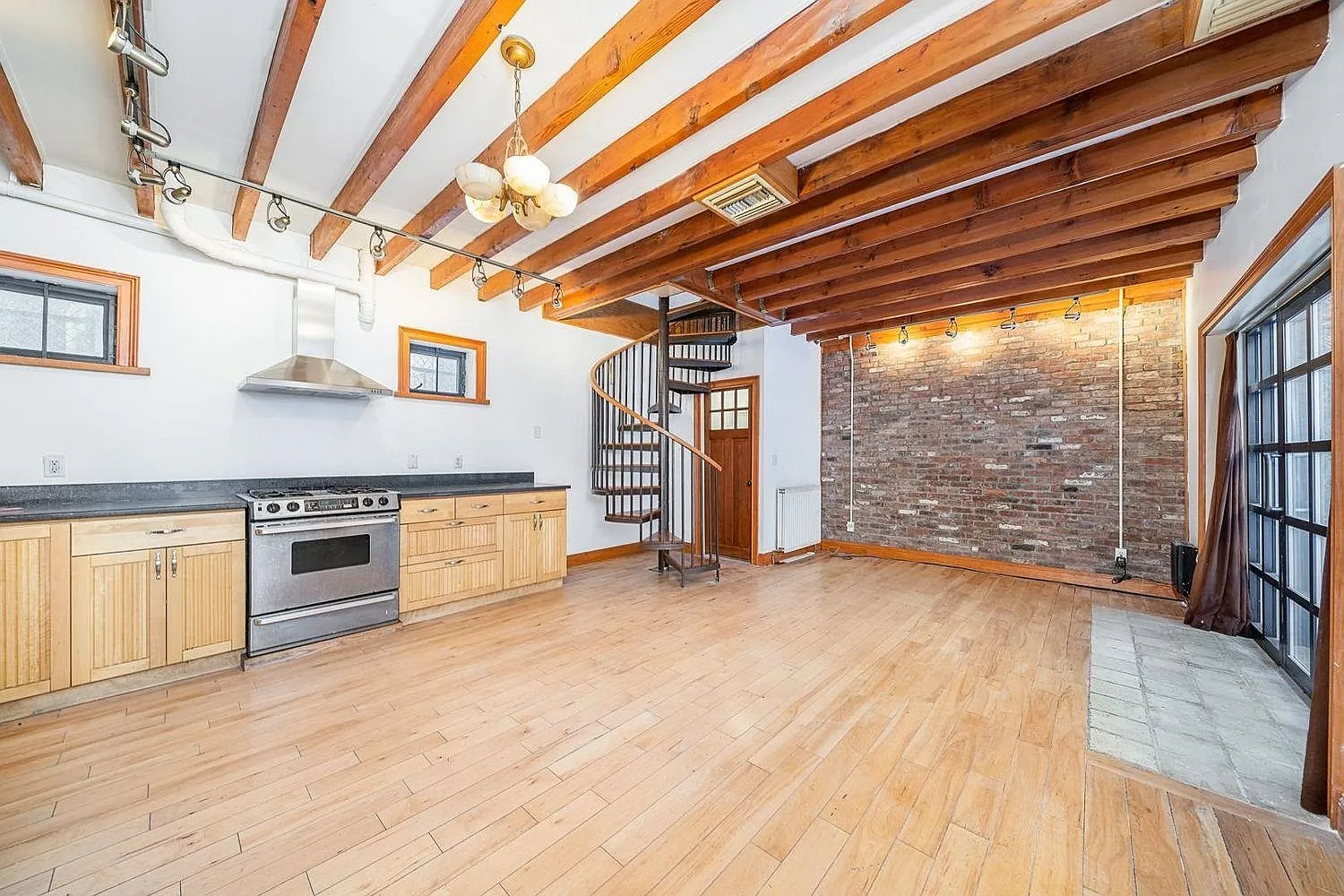 2 bed, 1.5 bath, $4,500 — Photo 4