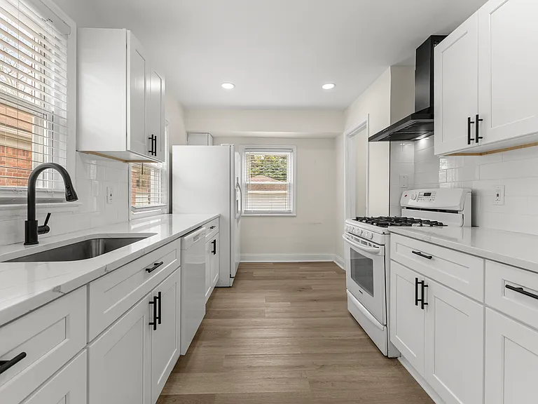 1405 Venice St — Photo 12