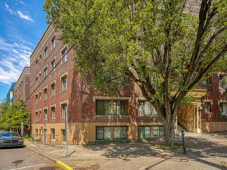 Historic Paramount Apartments — Photo 4