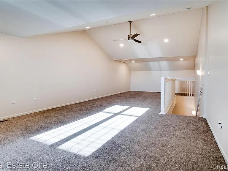 536 Graten St — Photo 16