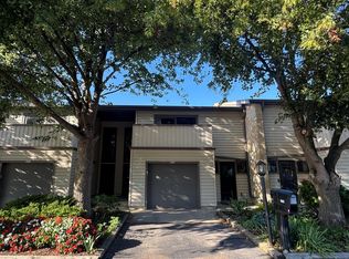 955 Armour Rd, Oconomowoc, WI 53066