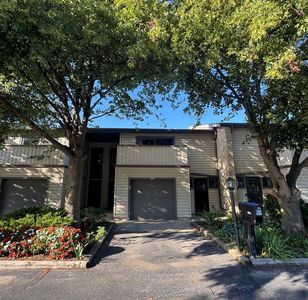 955 Armour ROAD, Oconomowoc, WI, 53066