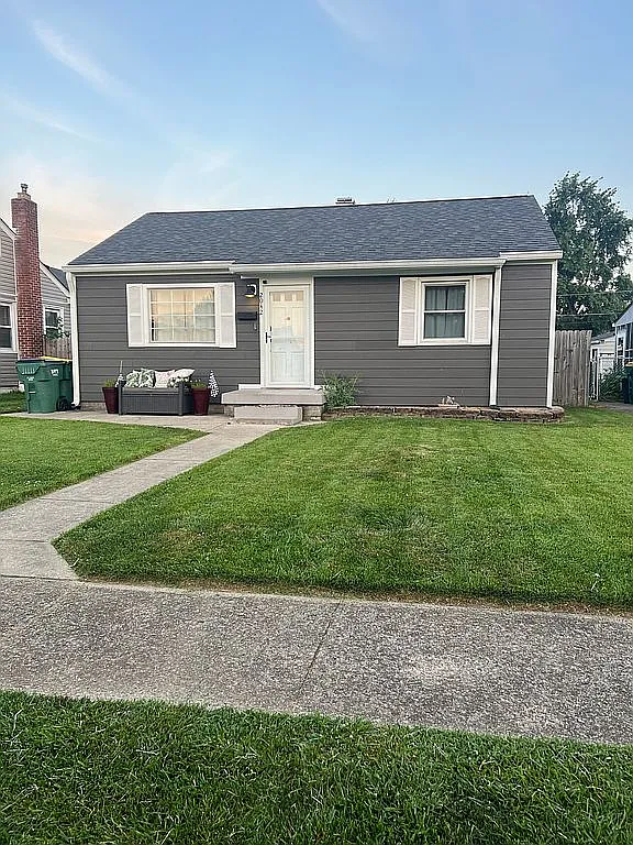 2042 Fisher Ave photo 1