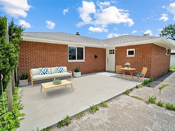3rd image of 136 Swallow Dr