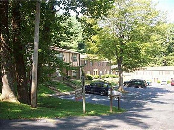 2nd image of 802 804 806 British Woods Dr SW