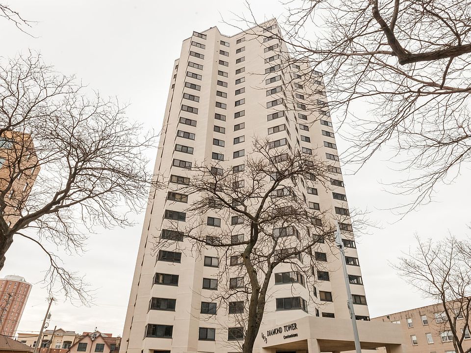 2nd image of 1633 N Prospect Ave Unit 1A