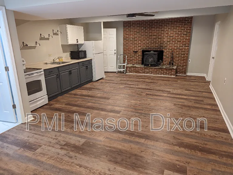 944 Fern Trl — Photo 17