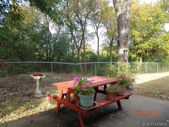 5th image of 215 W Jackson Ave