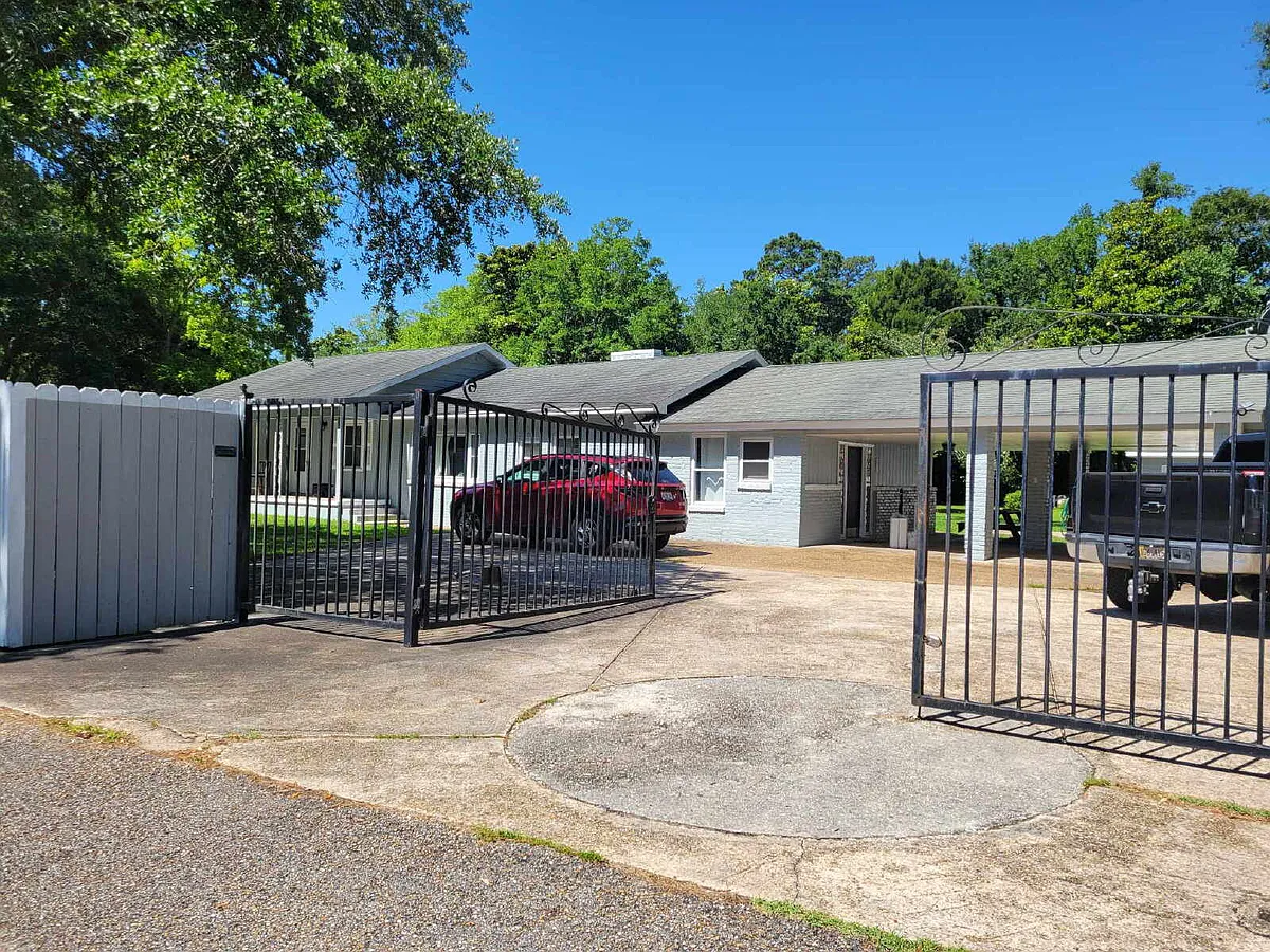 Building Photo - 5809 Washington Ave #A