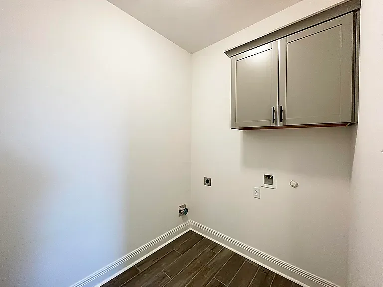 4 bed, 1605 sqft, $2,300 — Photo 4